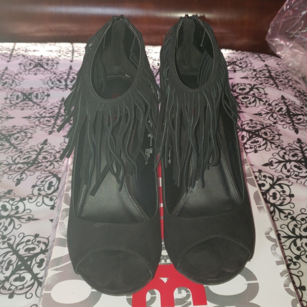 Bongo Edge Fringe pumps